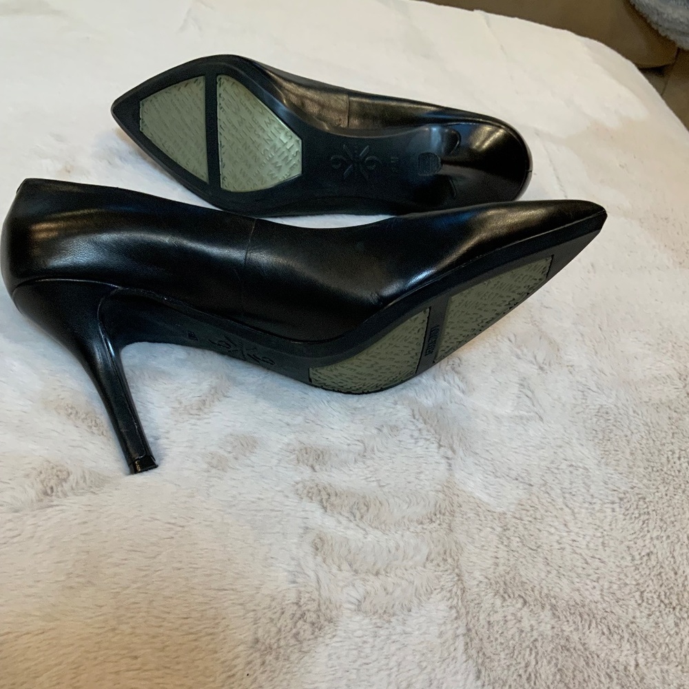 Nine West Black 8.5 Heels Never worn Minimalist Comfort Coquette Scandi Timeless - Picture 5 of 6